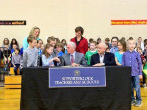 Governor Pence Signs HEA 1395